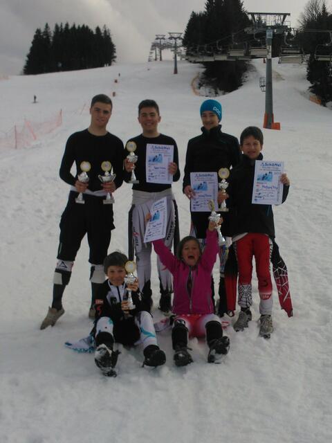 untere Reihe v.l.: Sebastian Witschas, Amelie Vogg, obere Reihe v.l.: Pascal Regler, Niklas Regler, Theresa Weiberg und Philipp Markgraf
