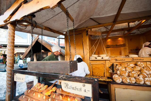... frisches Brot und frische Semmeln ...