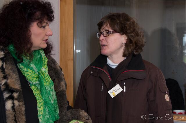 20. Jugendwettkampf 2013 der Floristen-Auszubildenden im Bezirk Schwaben-Mitte. Petra Sirch (FDF Bezirk Schwaben) im Gespräch mit myheimat-Reporterin Sabina Scherer