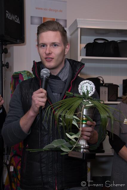 20. Jugendwettkampf 2013 der Floristen-Auszubildenden im Bezirk Schwaben-Mitte. Der Vorjahressieger Ingo Sauer