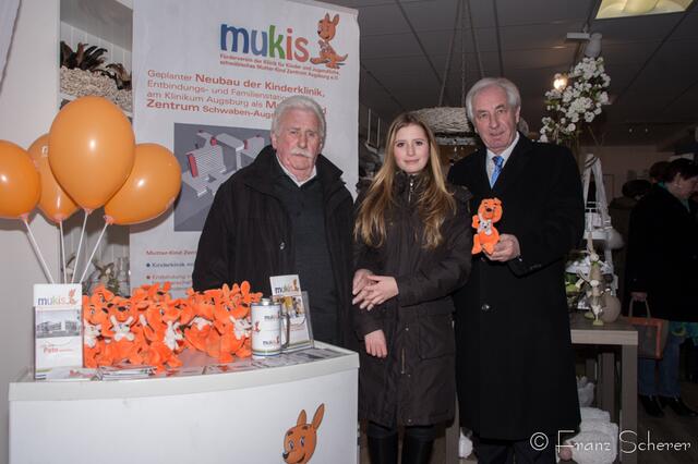 20. Jugendwettkampf 2013 der Floristen-Auszubildenden im Bezirk Schwaben-Mitte. Im Bild v.l.: Otto Flaschka, Lucca Flaschka und Schirmherr MdL Max Strehle (mukis e.V.)
