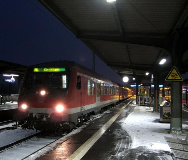 Zug nach Kirchhain in Friedberg - eigentlich sollte als Fahrtziel Gießen angezeigt werden (12.3.2013)