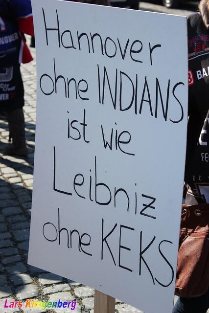 Fandemo mit 300 Eishockeyfans aus ganz Deutschland, zum Erhalt des Professionellen Eishockeys am Pferdeturm