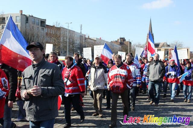 Fandemo mit 300 Eishockeyfans aus ganz Deutschland, zum Erhalt des Professionellen Eishockeys am Pferdeturm