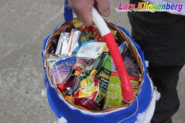 der Erlös aus dem Verkauf kam der "ECHte Retter" Aktion zu Gute (geheiratet wird im Sommer)