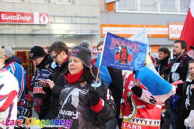 Fandemo mit 300 Eishockeyfans aus ganz Deutschland, zum Erhalt des Professionellen Eishockeys am Pferdeturm