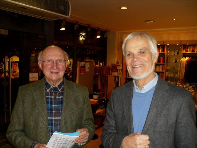 . . . Pastor i.R. Rudolf Bembenneck,li. und Dr. Hellmut Vierhuff,re., er ist der 2 Teilnehmer des Erzähl-Cafes . . .