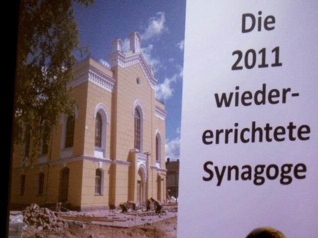 . . . die 2011 wieder errichtete Synagoge in Kuldiga . . .