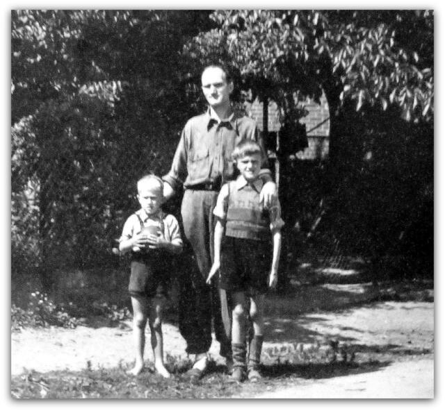 unser Vater mit seinen Söhnen