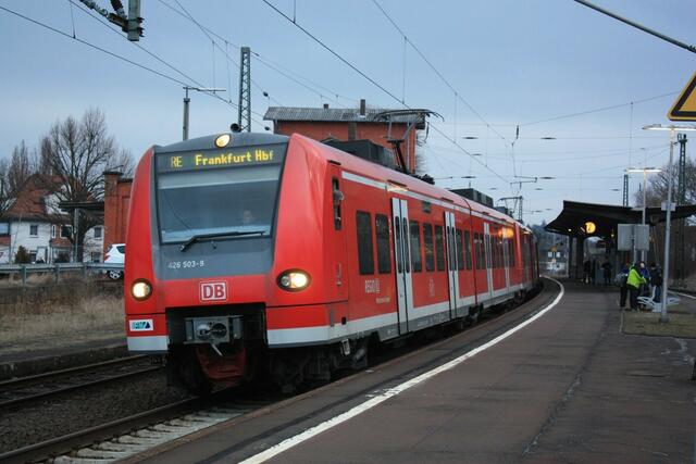 ET 425 in Neustadt (22.3.2013)