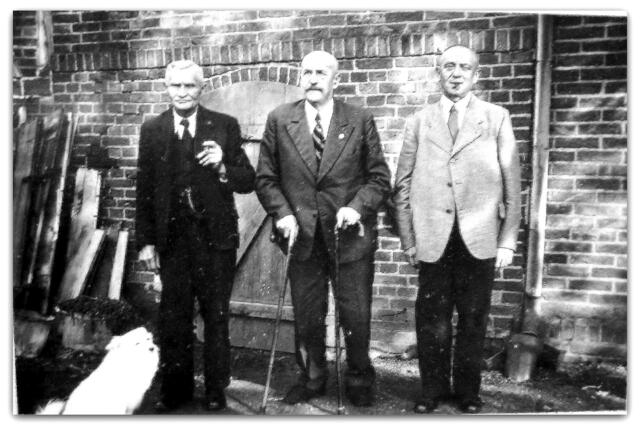 Großvater Heinrich, links , mit Skatbrüder