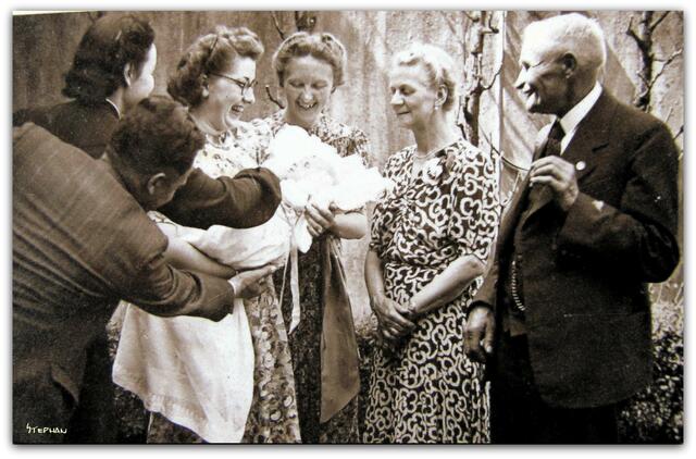 meine Taufe , last den Adolf nicht fallen !