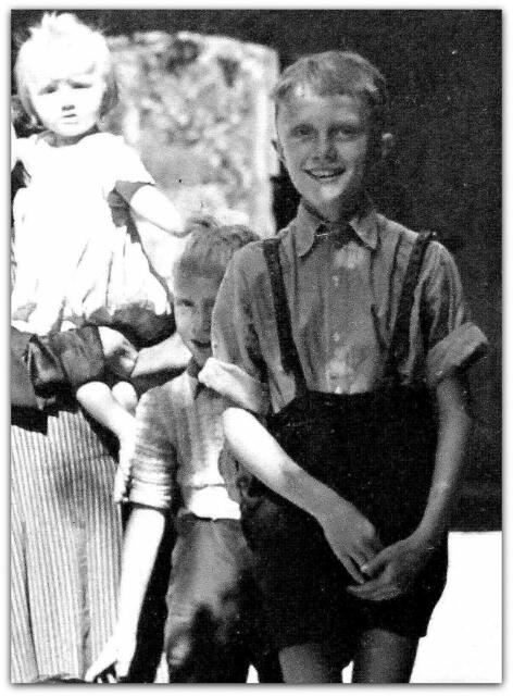 Schwester Heike + Bruder Jürgen + ich 