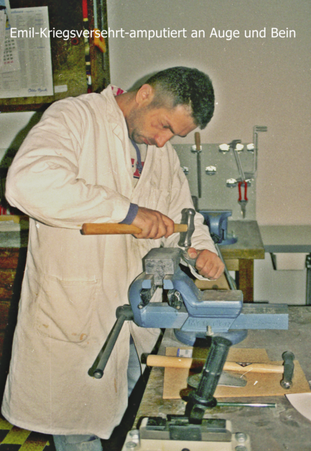 arbeiten mit dem Treibhammer (Einlagen aus Metall)