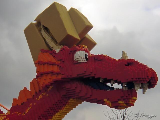 LEGOLAND-Drache auf dem Weg zum Einsatzort