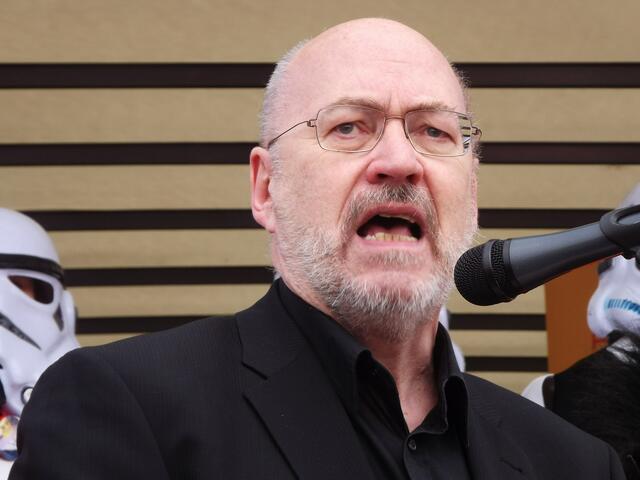Der Bundesvorsitzende der Gewerkschaft NGG Franz Josef Möllenberg war der Hauptredner in Günzburg