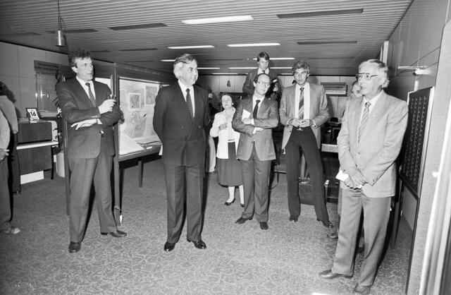 Siegfried Hebestreit (ganz rechts), Vorsitzender der AGDV, spricht.