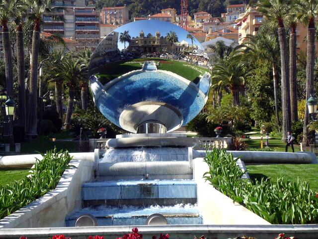 Spiegelung des Casinos Monte Carlo