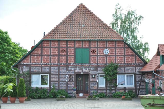 Im Detail - Negenborn im Burgdorfer Land © OKOK TELEVISION