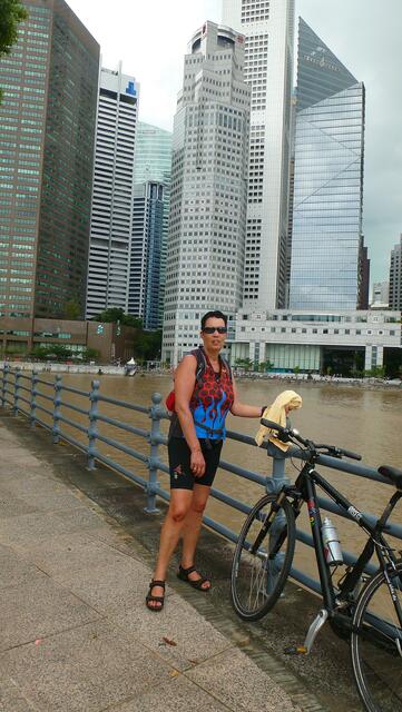 Am Singapore River