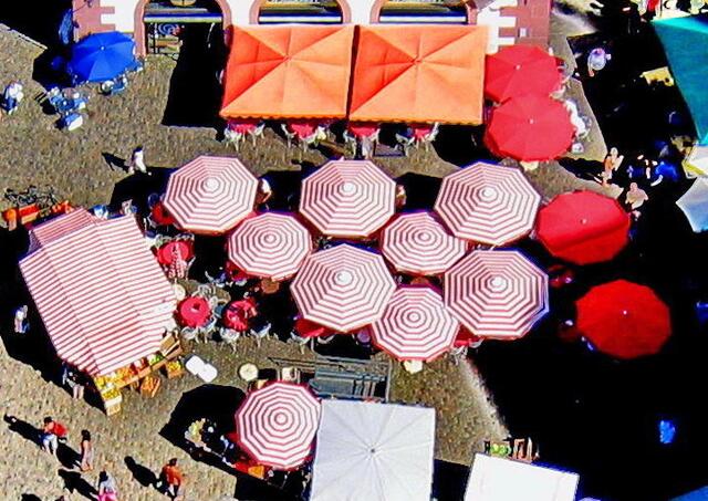 Blick vom Münster auf den Wochenmarkt