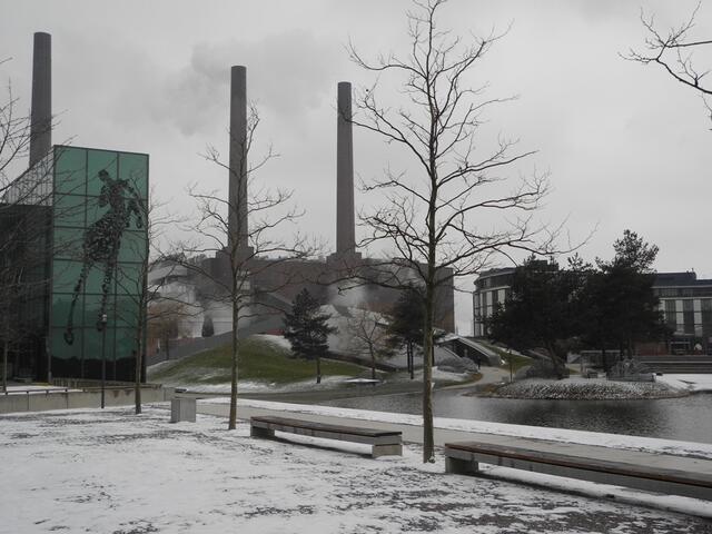 Blick über die Autostadt Richtung ZeitHaus (links)