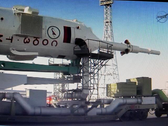 . . . die Super-Rakete auf dem Tieflader, auf der Fahrt zur Startrampe . . .
