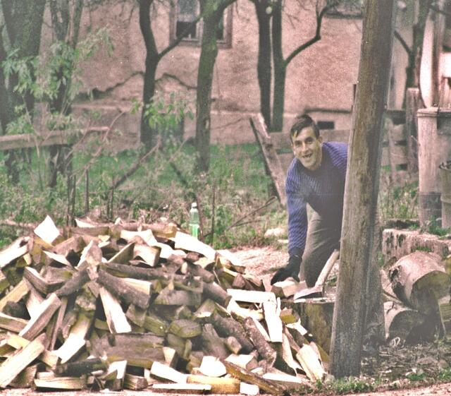 Auch in Bosnien viel Holz vor der Hütt`n
