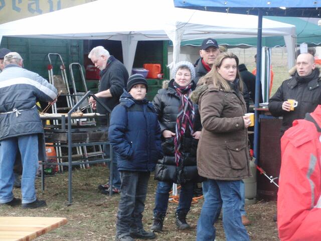 Viel Betrieb am Bratwurststand der Siedlergemeinschaft