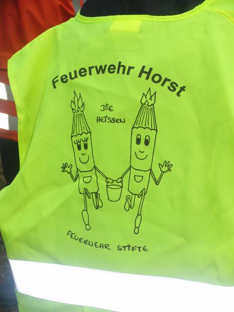 "Die heissen Feuerwehr-Stifte" können nicht übersehen werden. Simon von hinten....