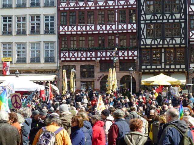 Abschlusskundgebung auf dem Frankfurter Römberberg