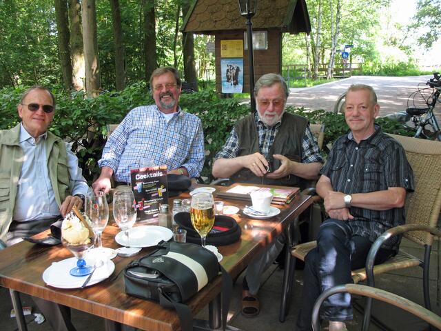 Zum Abschluss des Tages Gruppenbild im Lokal Moorhütte.