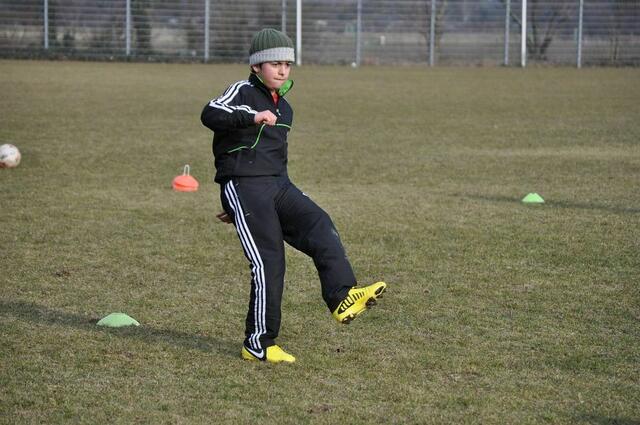 und weitergeben den Ball