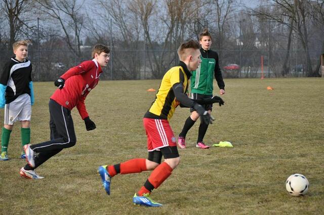 Auch die C-Jugend stürmt den Platz