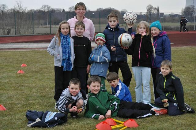 Auch die Kids machen eine kleine Pause mit Kuchen futtern.