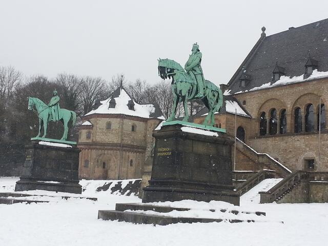 Standbilder Friedrich Barbarossa und Wilhelm der Große