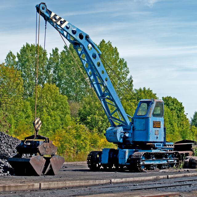 Bagger zum Auffüllen der Kohle bei den Dampfloks.