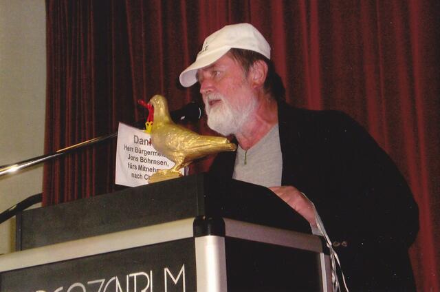 Rede "Danke, Herr Bürgermeister Jens Böhrnsen, fürs Mitnehmen nach China !" am 18. Juni 2010 im BÜRGERZENTRUM NEUE VAHR (Bremen) | Foto: Dr. Martin Korol