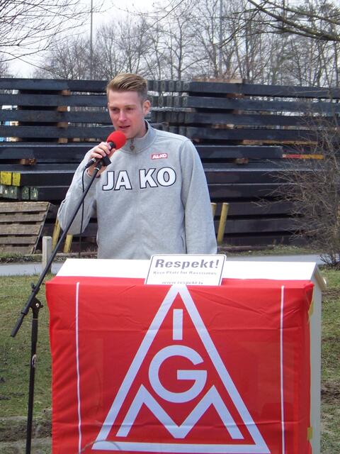 Jan-Ingwer Callsen-Bracker bei seiner Rede im Stahlwerk.