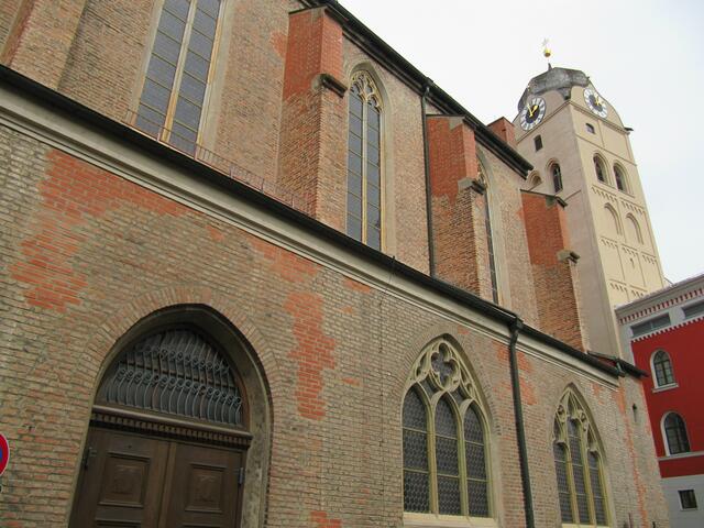 Eingang der St. Johannes Kirche.