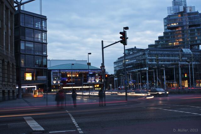Aegidientorplatz mit Theater am Aegi (li.) und NordLB