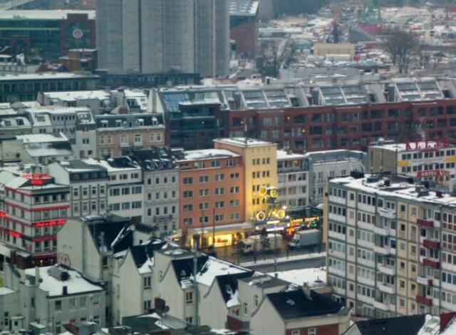 Noch ein Blick auf die Reeperbahn und Wohnhäuser
