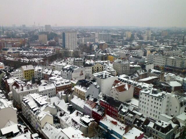 Über den Dächern von St. Pauli - ganz rechts mittig ein Blick zur Reeperbahn