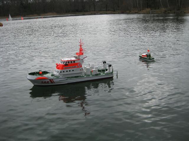 SRK "Bernhard Gruben" und Tochterboot "Johann Fidi".
