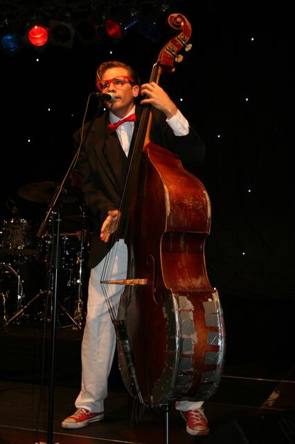 Jamie am Kontrabass