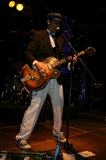Joey an der Gitarre
