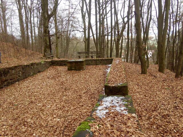 Grundmauern der Kreuzkapelle
