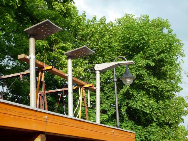 LED Leuchten in der Auswahl in Eichenau, im Hintergrund die Parkleuchte von EON