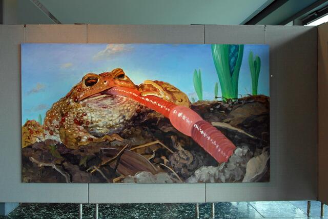 Wiederkehrende Motive der großformatigen Bilder sind Kleintiere in übernatürlicher Größe.