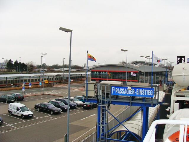 Blick auf den Bahnhof Emden-Außenhafen